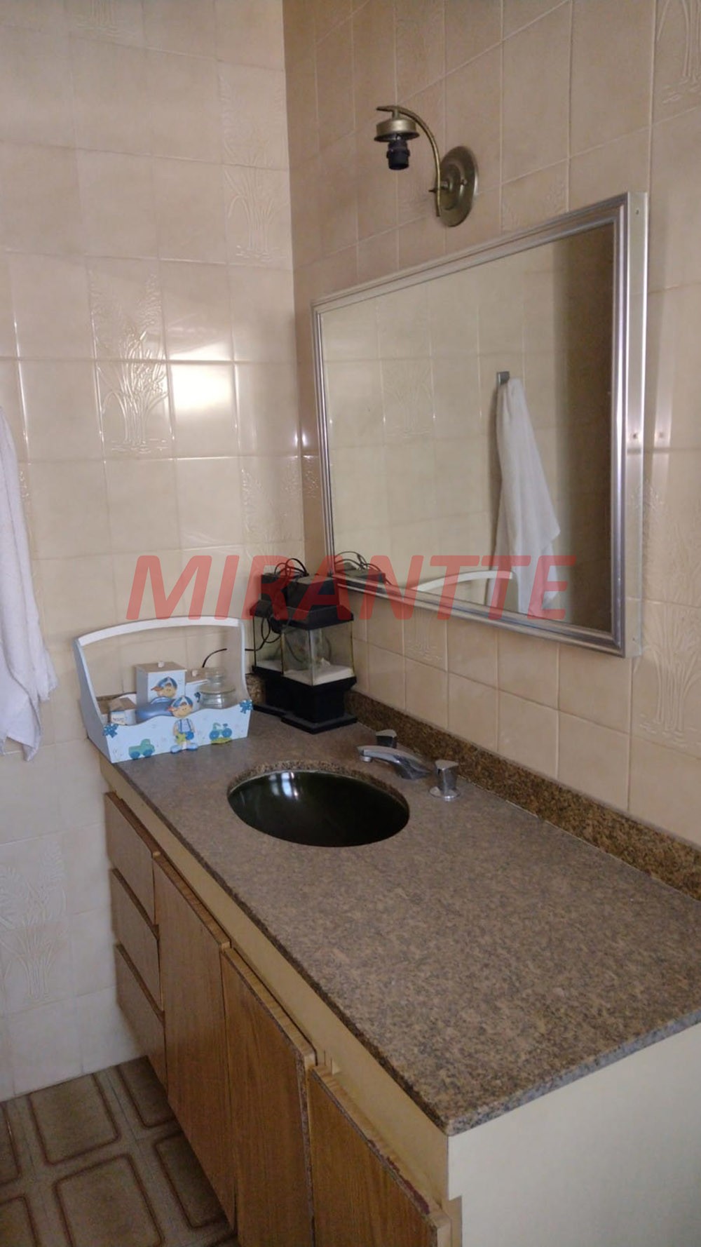 Sobrado de 334m² com 4 quartos em Água Fria