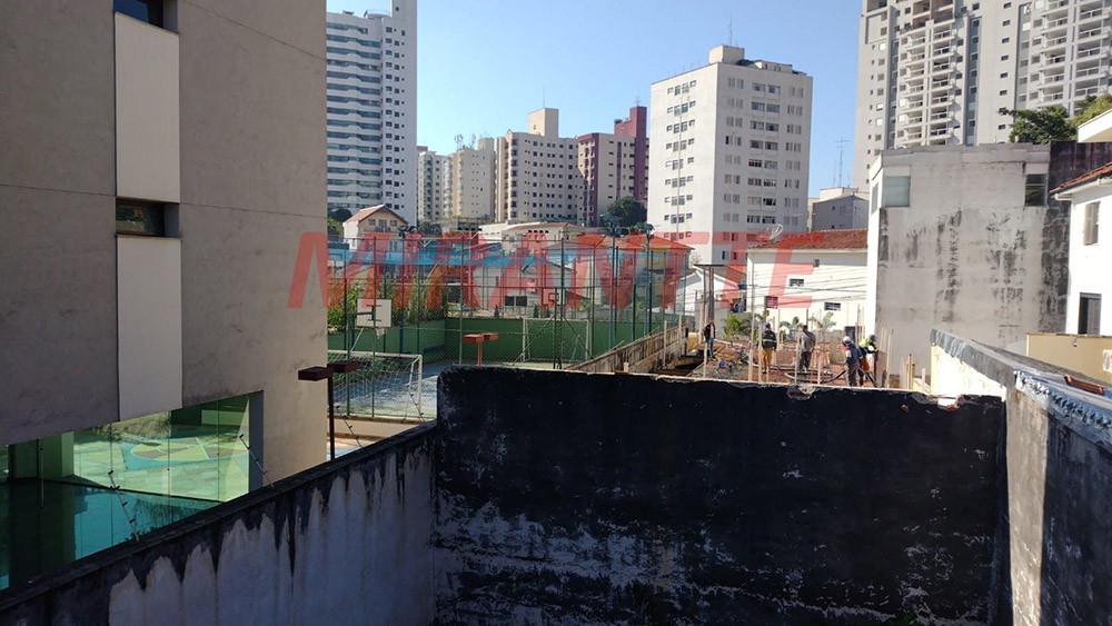 Sobrado de 334m² com 4 quartos em Água Fria