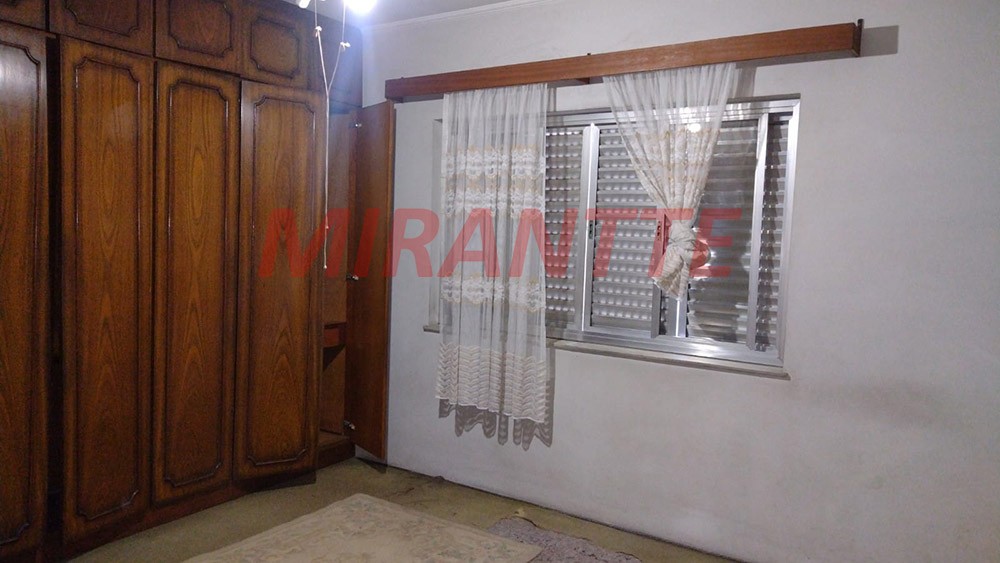 Sobrado de 334m² com 4 quartos em Água Fria