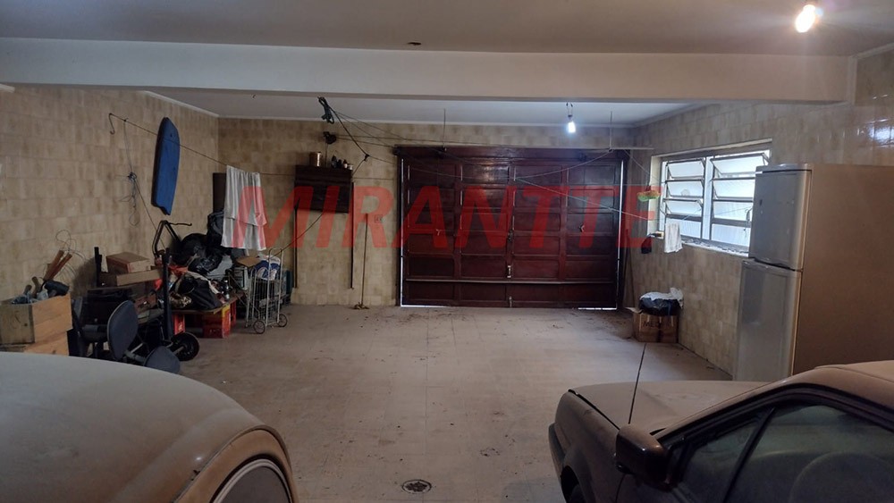Sobrado de 334m² com 4 quartos em Água Fria