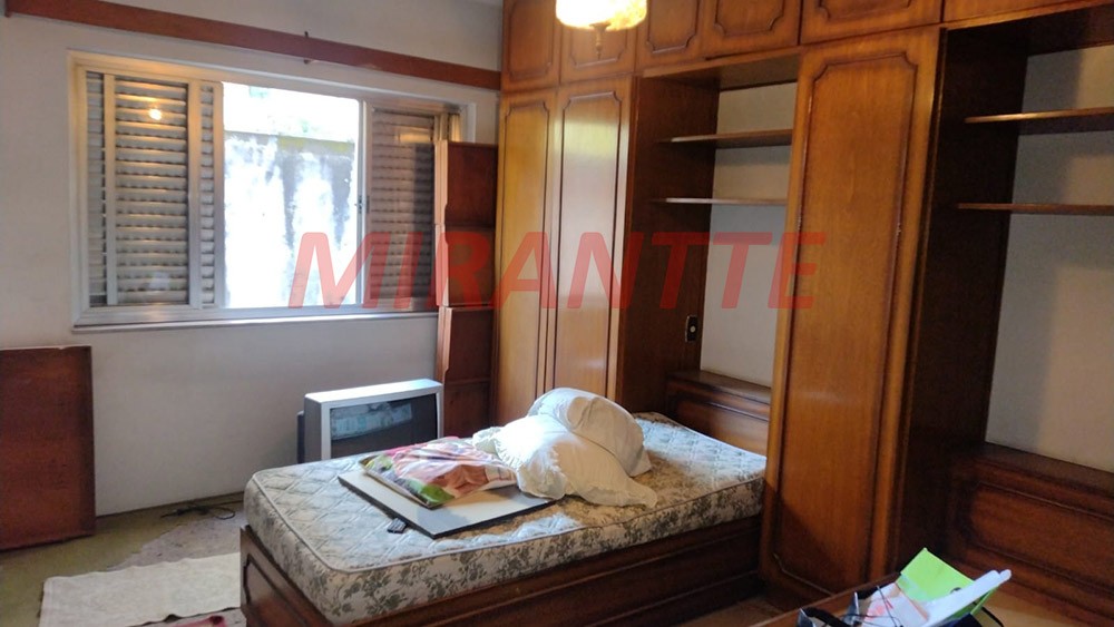 Sobrado de 334m² com 4 quartos em Água Fria