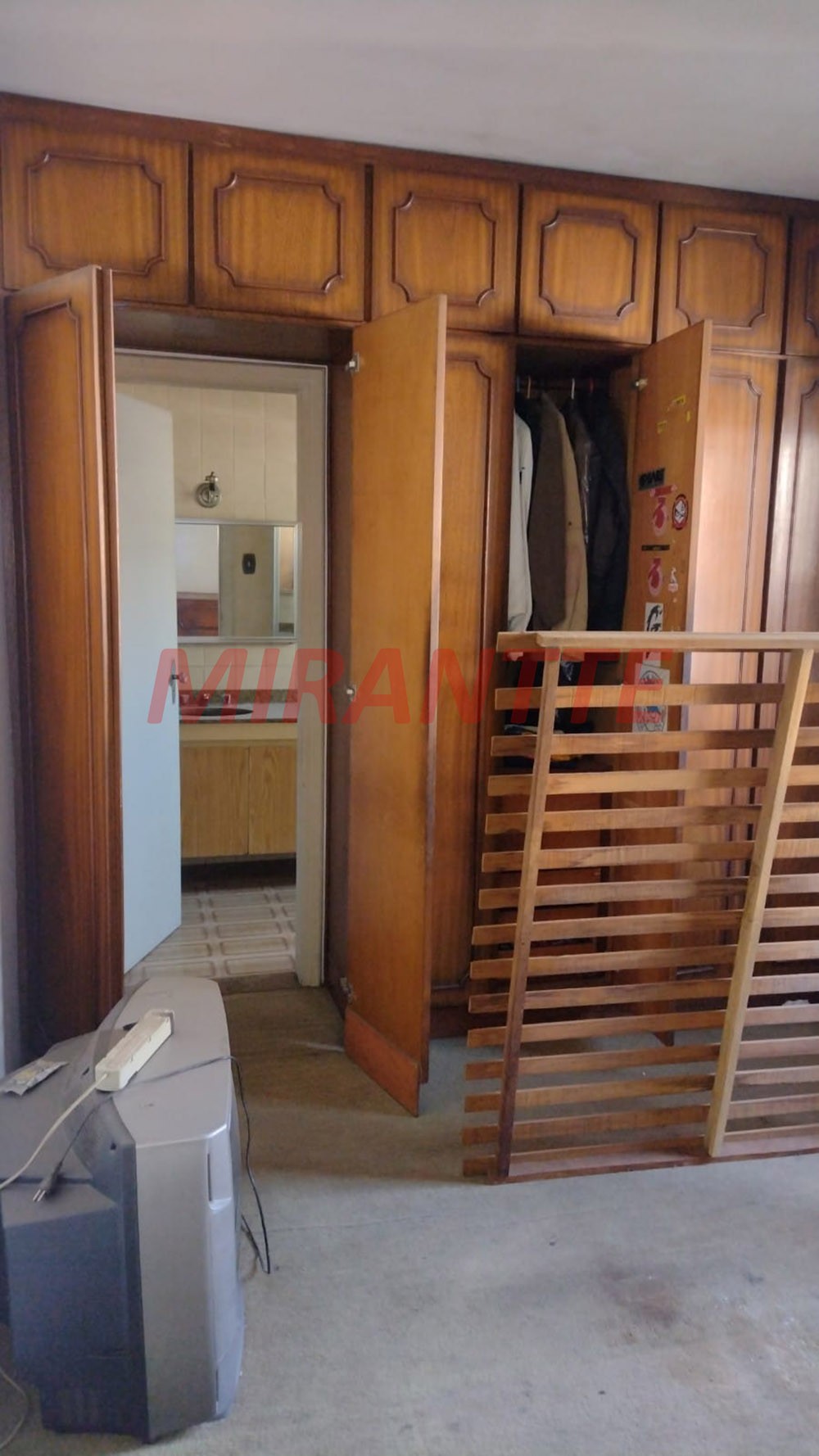 Sobrado de 334m² com 4 quartos em Água Fria