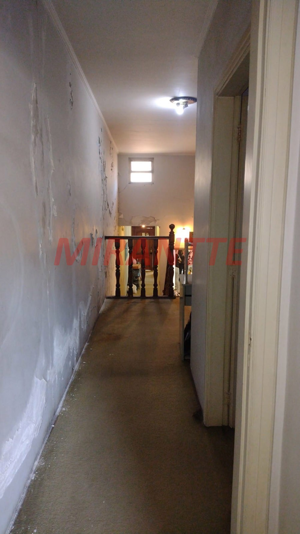 Sobrado de 334m² com 4 quartos em Água Fria