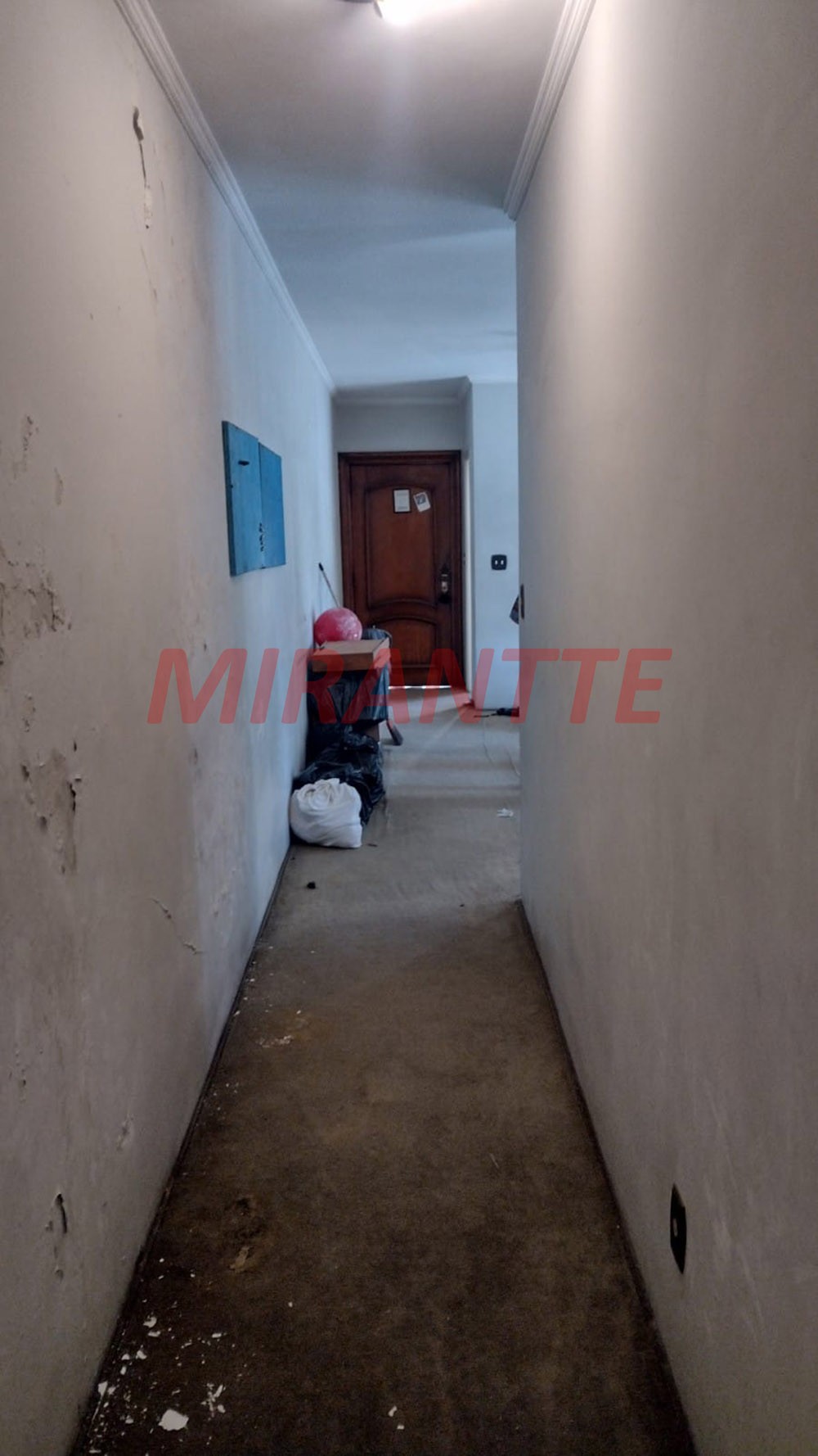 Sobrado de 334m² com 4 quartos em Água Fria