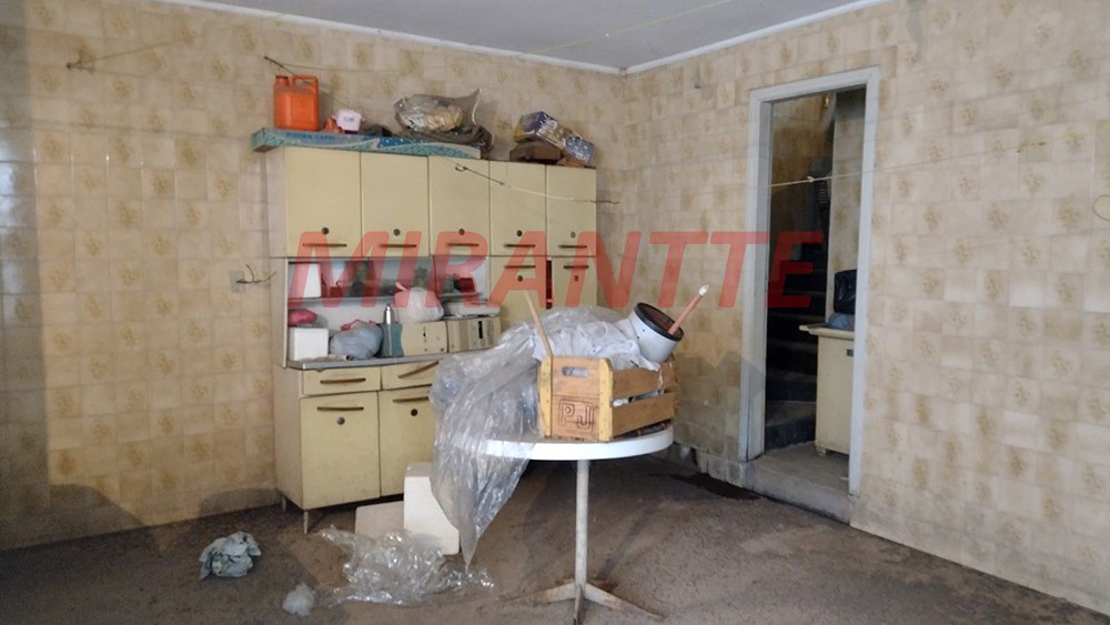 Sobrado de 334m² com 4 quartos em Água Fria
