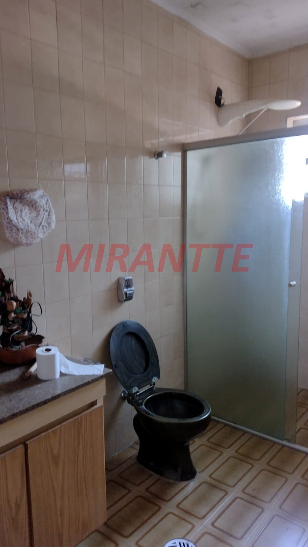 Sobrado de 334m² com 4 quartos em Água Fria