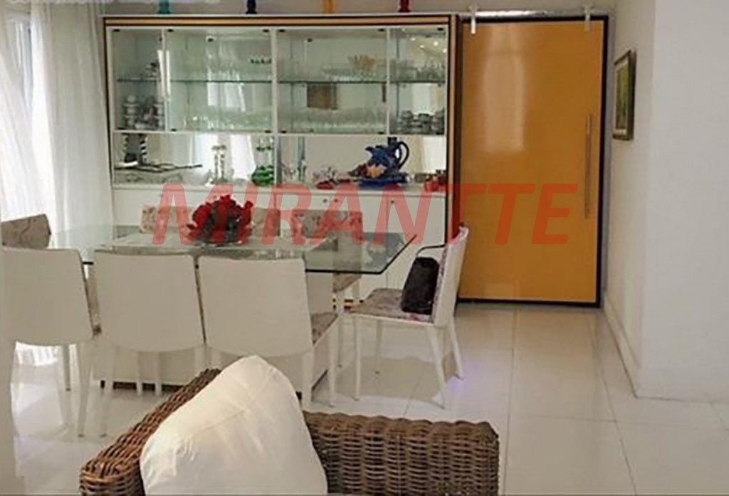 Sobrado de 500m² com 4 quartos em Alphaville