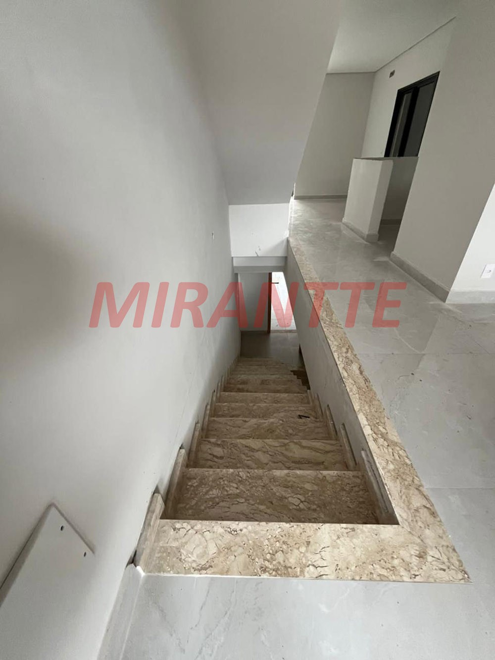 Sobrado de 360m² com 4 quartos em Tremembe
