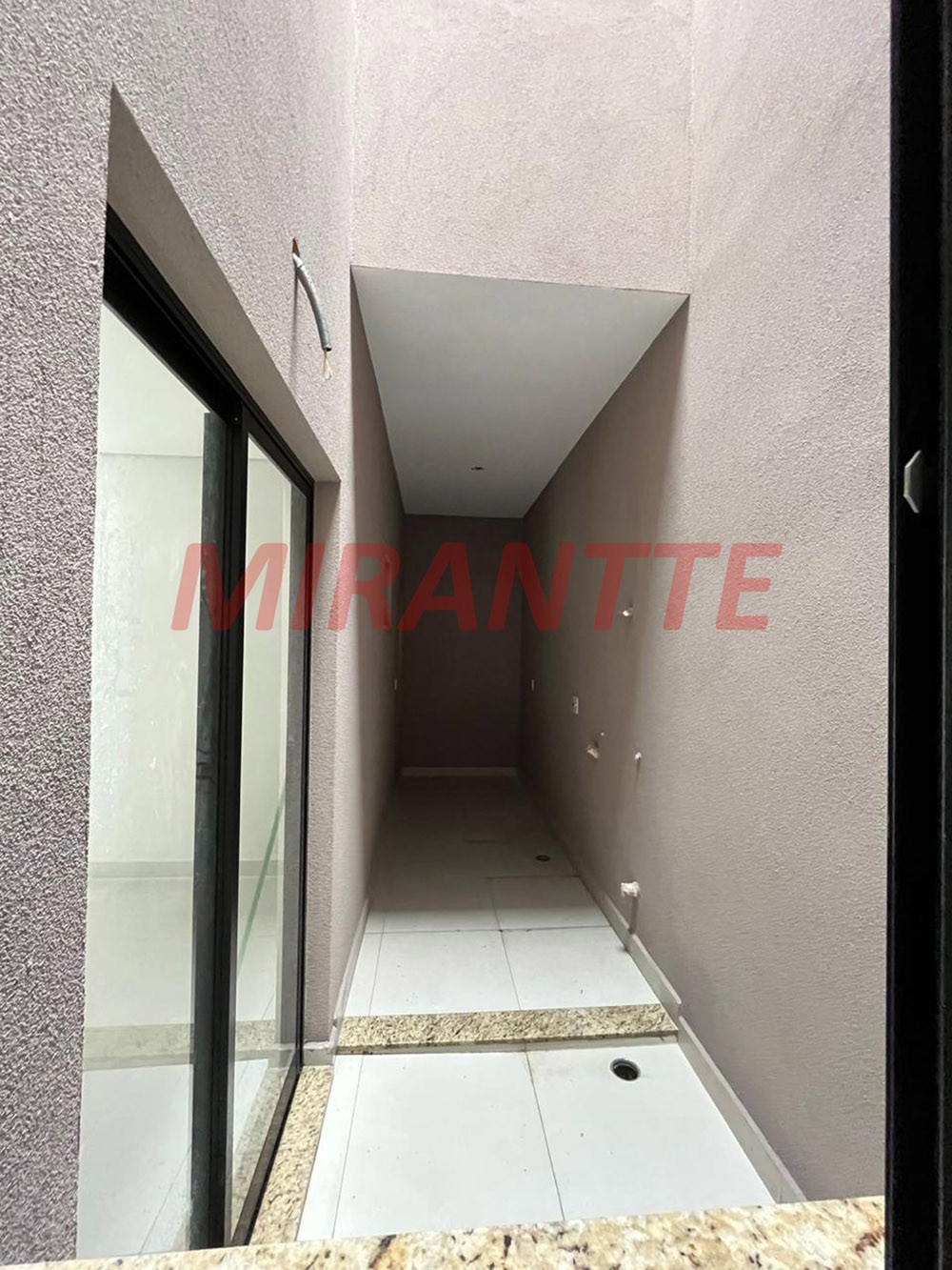 Sobrado de 360m² com 4 quartos em Tremembe