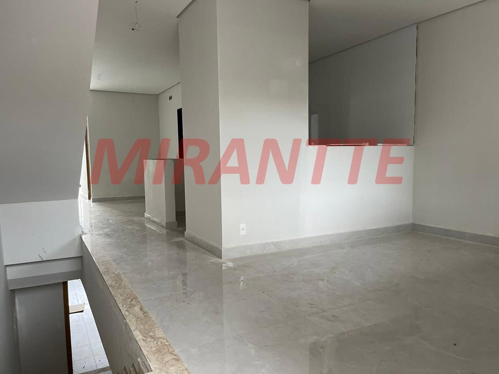 Sobrado de 360m² com 4 quartos em Tremembe