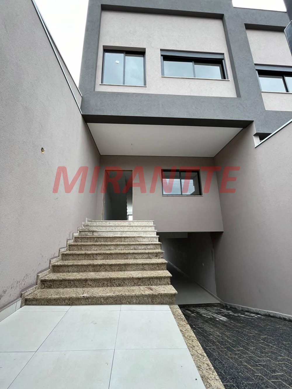 Sobrado de 360m² com 4 quartos em Tremembe