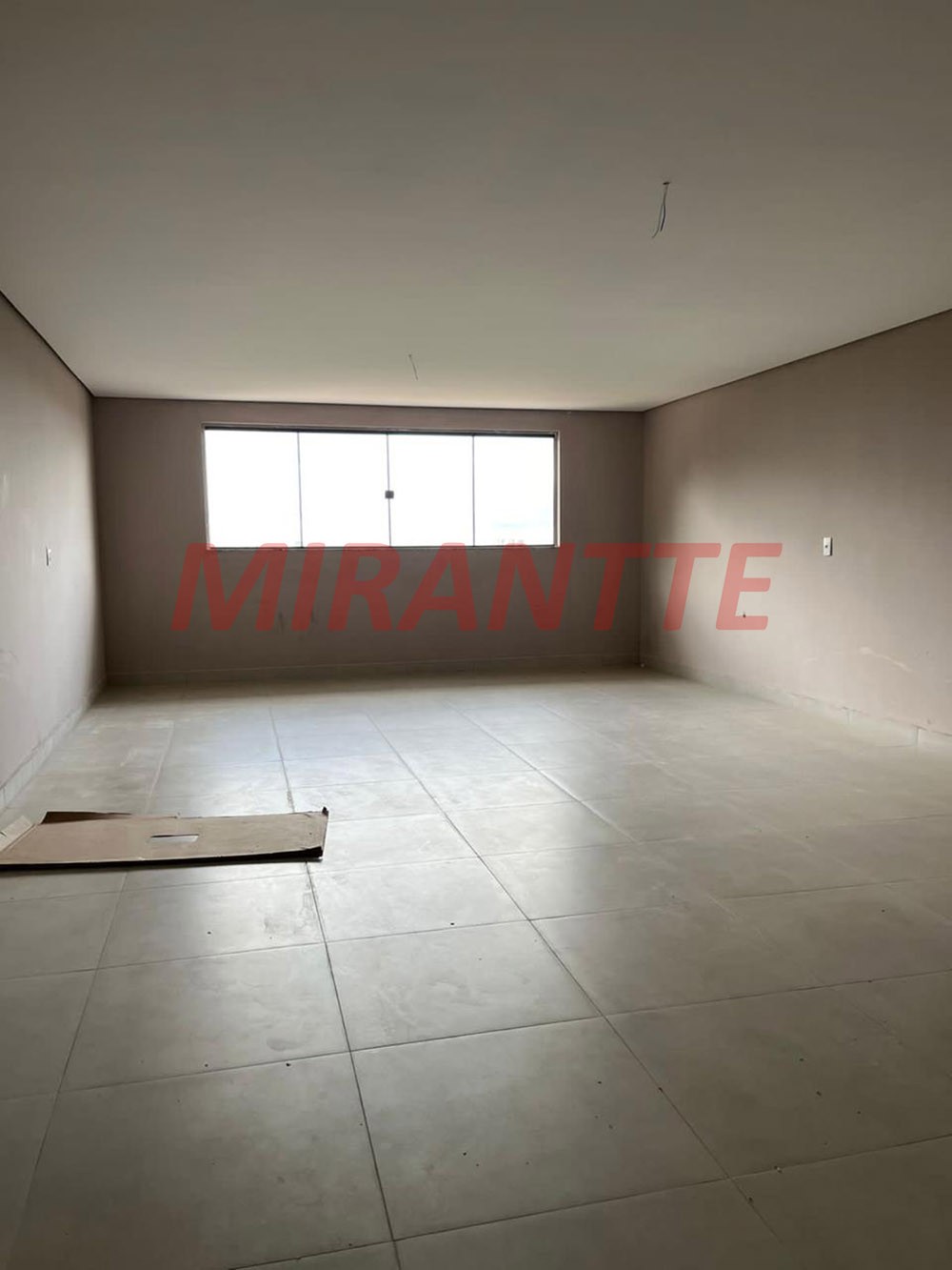 Sobrado de 360m² com 4 quartos em Tremembe
