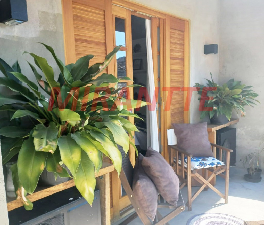 Sobrado de 195m² com 3 quartos em Jardim Vila Galvão