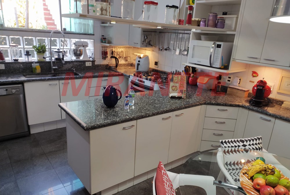 Sobrado de 377m² com 3 quartos em Vila Rosália