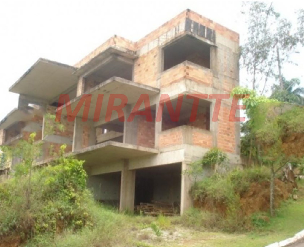 Sobrado de 500m² com 4 quartos em Serra Da Cantareira