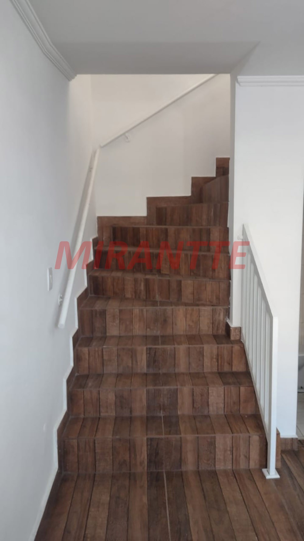 Sobrado de 355m² com 6 quartos em Jardim Guapíra