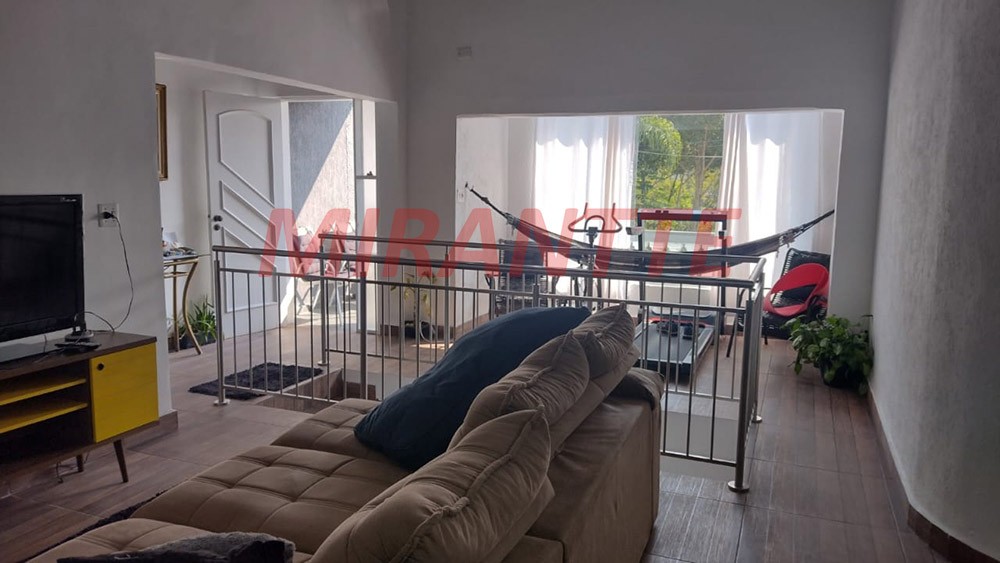Sobrado de 355m² com 6 quartos em Jardim Guapíra