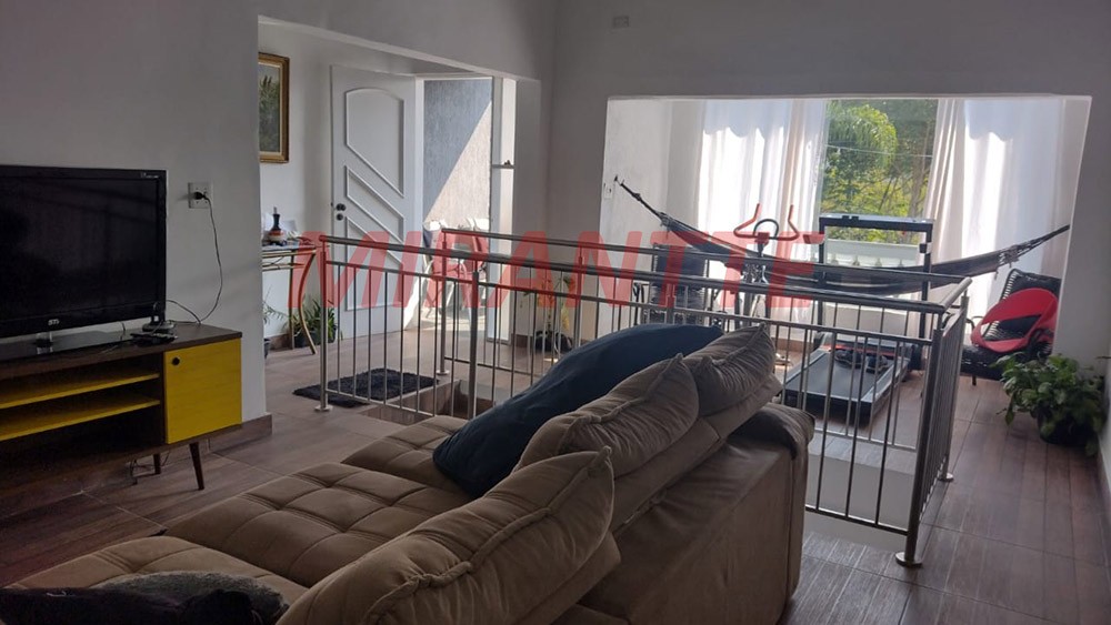 Sobrado de 355m² com 6 quartos em Jardim Guapíra