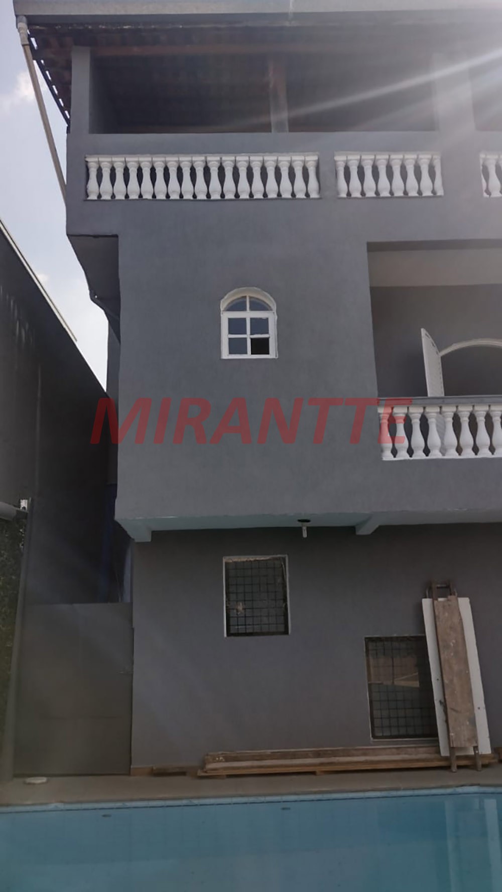Sobrado de 355m² com 6 quartos em Jardim Guapíra