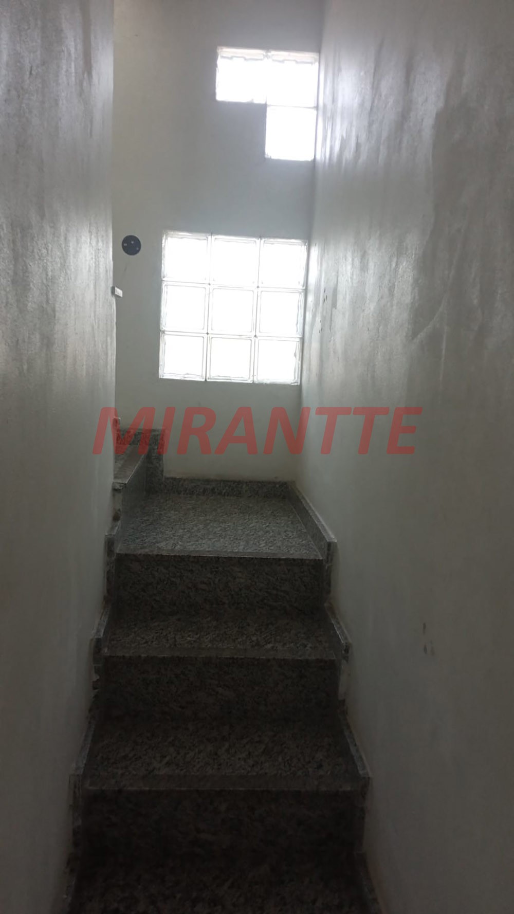 Sobrado de 306m² com 5 quartos em Jardim Adriana