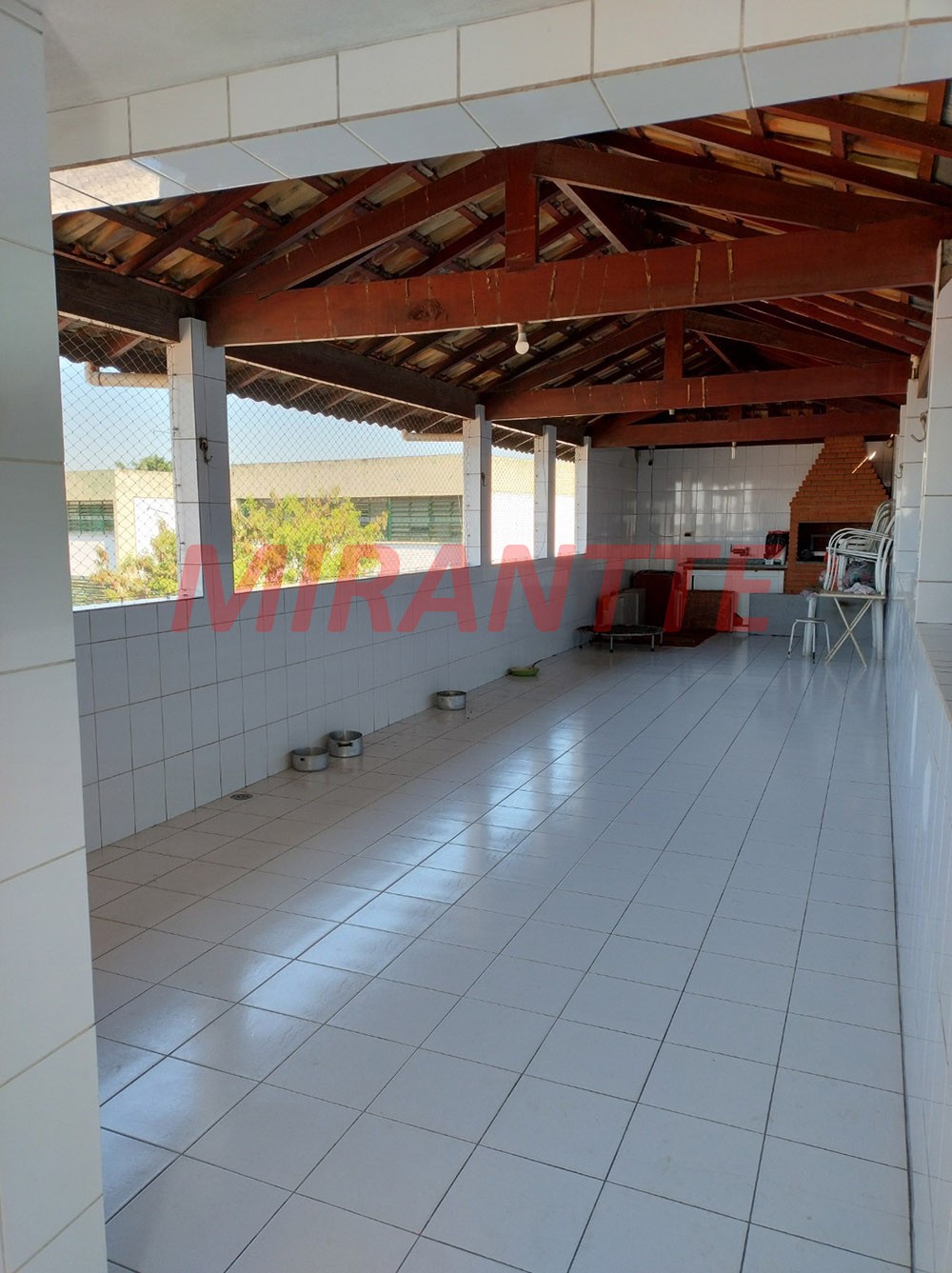 Sobrado de 306m² com 5 quartos em Jardim Adriana