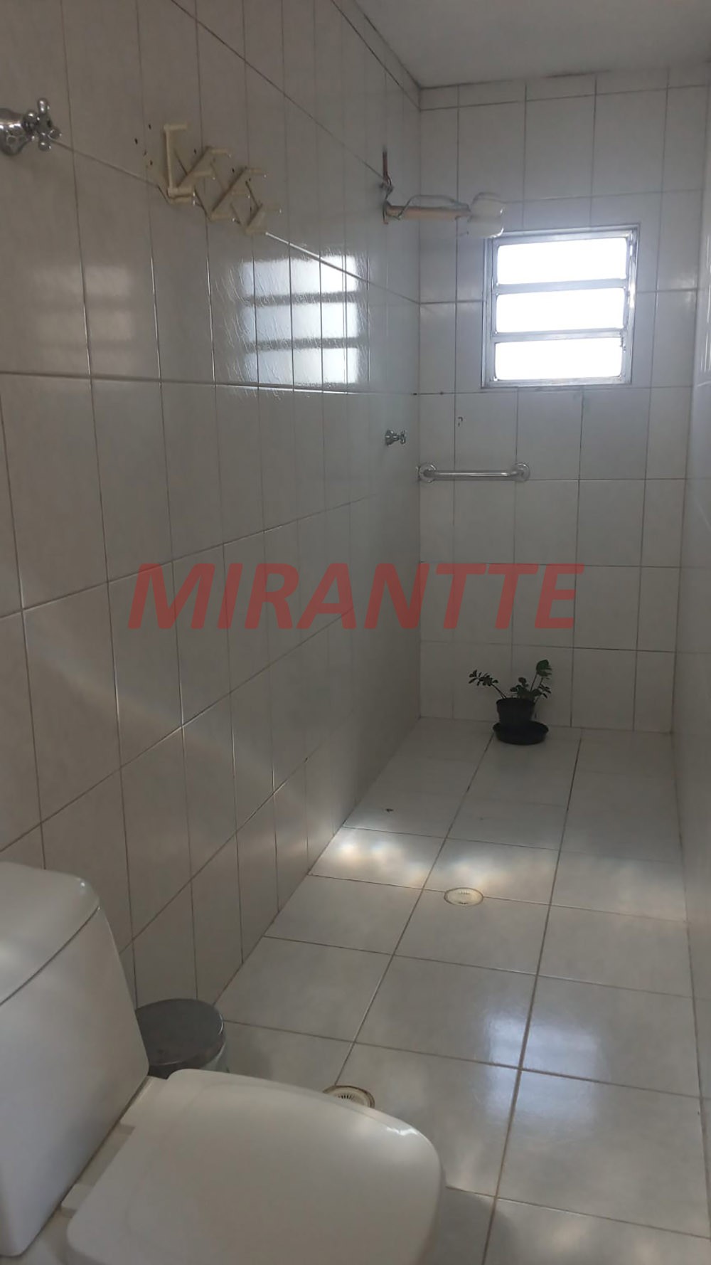 Sobrado de 306m² com 5 quartos em Jardim Adriana