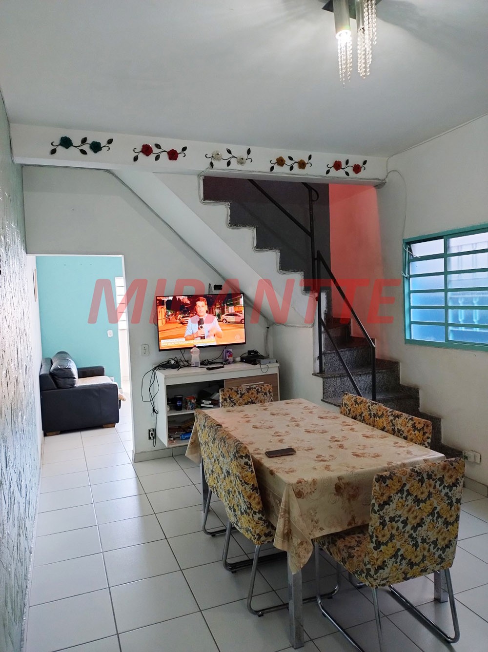 Sobrado de 306m² com 5 quartos em Jardim Adriana