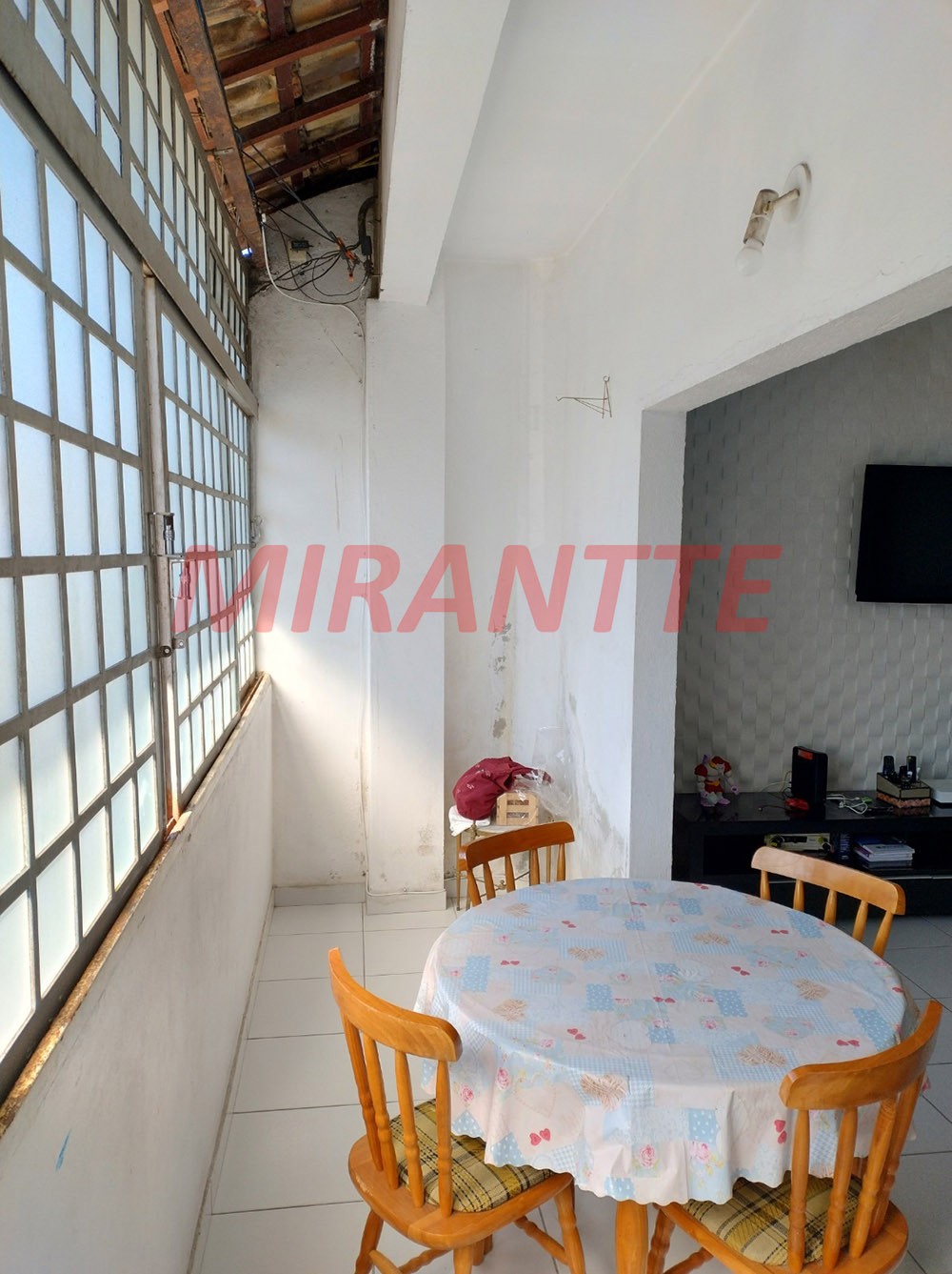Sobrado de 306m² com 5 quartos em Jardim Adriana