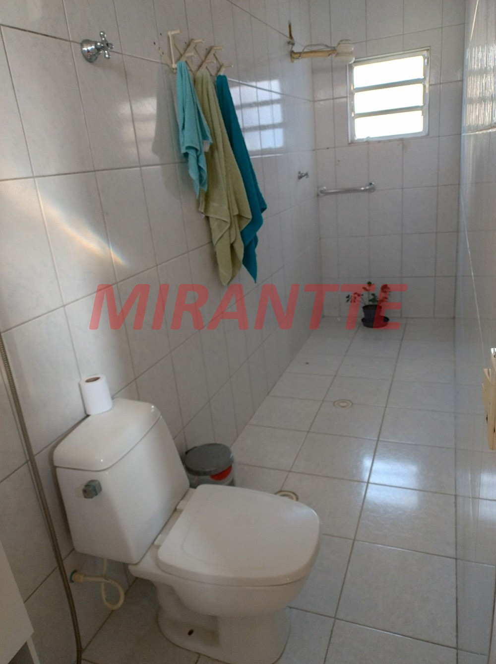 Sobrado de 306m² com 5 quartos em Jardim Adriana