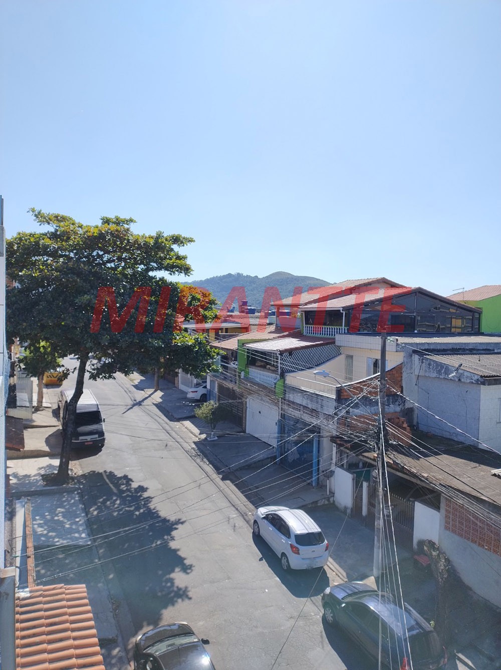 Sobrado de 306m² com 5 quartos em Jardim Adriana