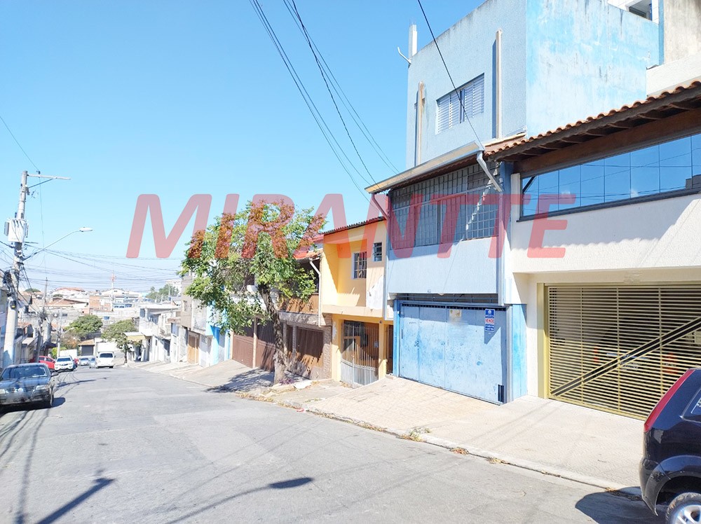 Sobrado de 306m² com 5 quartos em Jardim Adriana