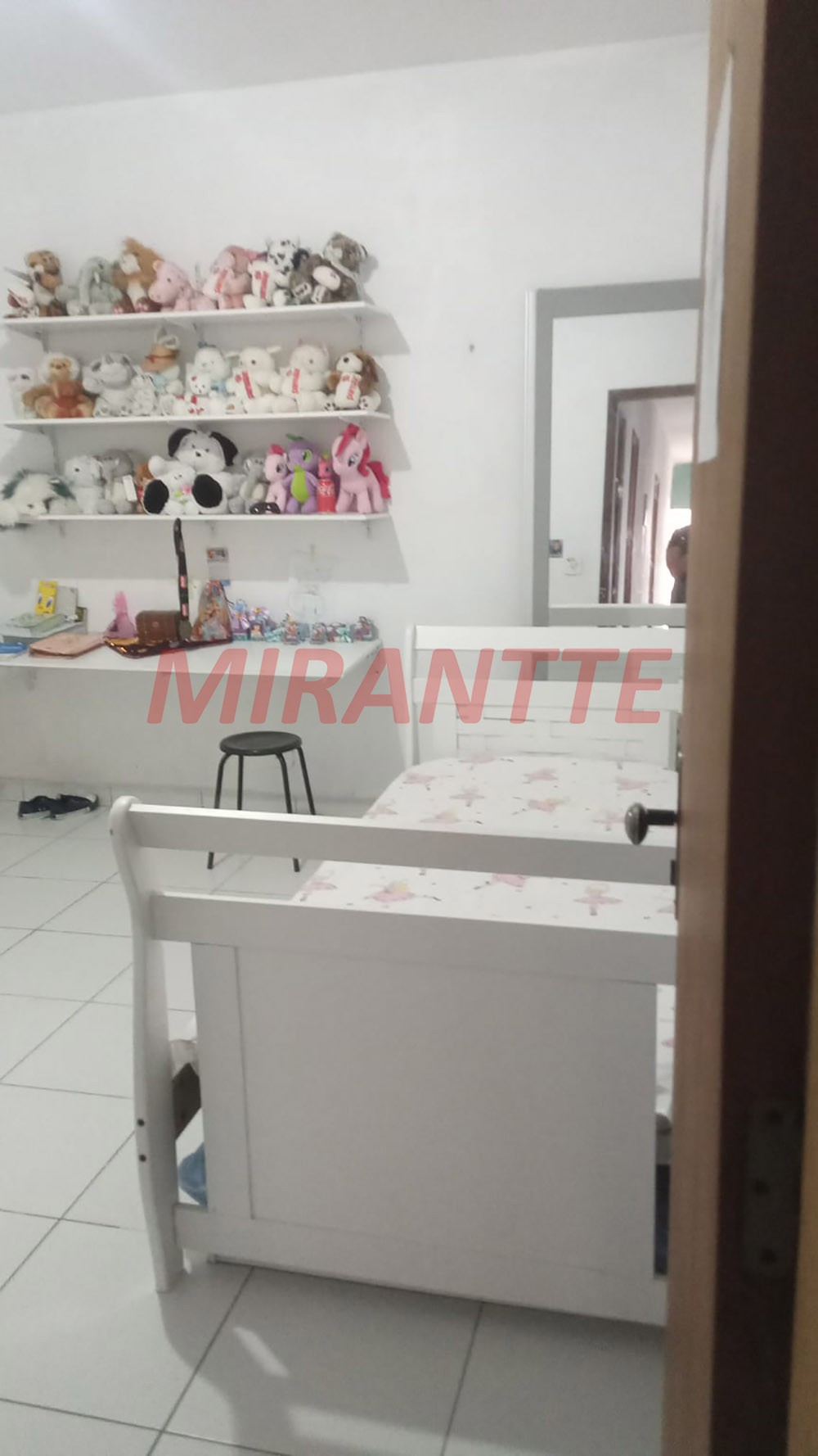 Sobrado de 306m² com 5 quartos em Jardim Adriana