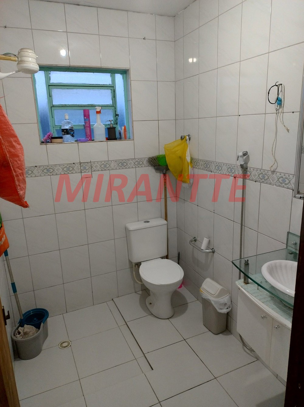Sobrado de 306m² com 5 quartos em Jardim Adriana