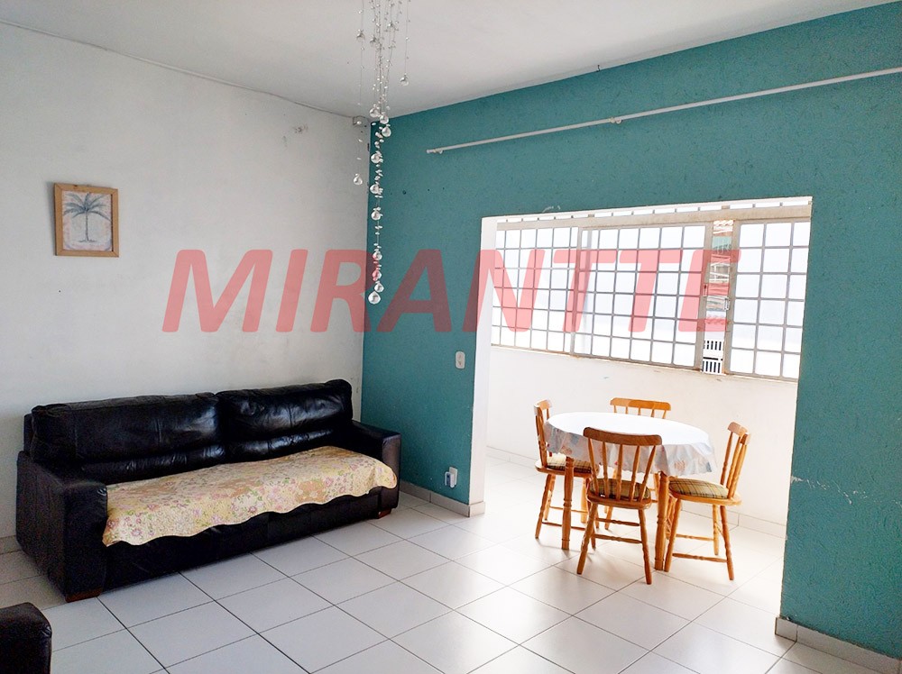 Sobrado de 306m² com 5 quartos em Jardim Adriana