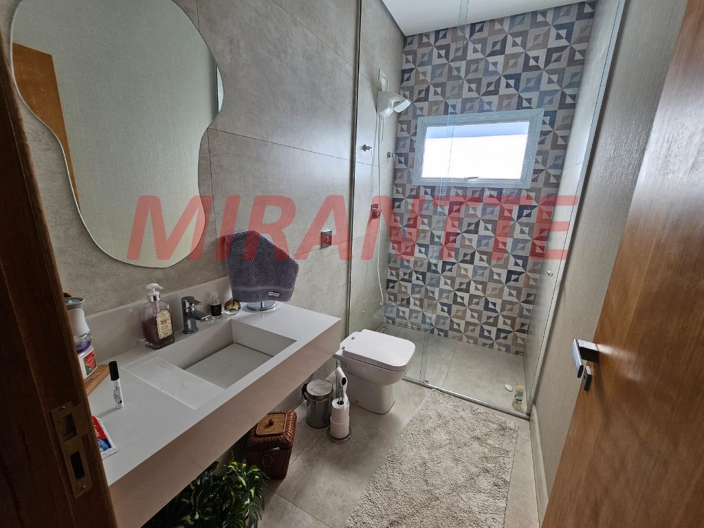Sobrado de 350m² com 4 quartos em Serra da Cantareira