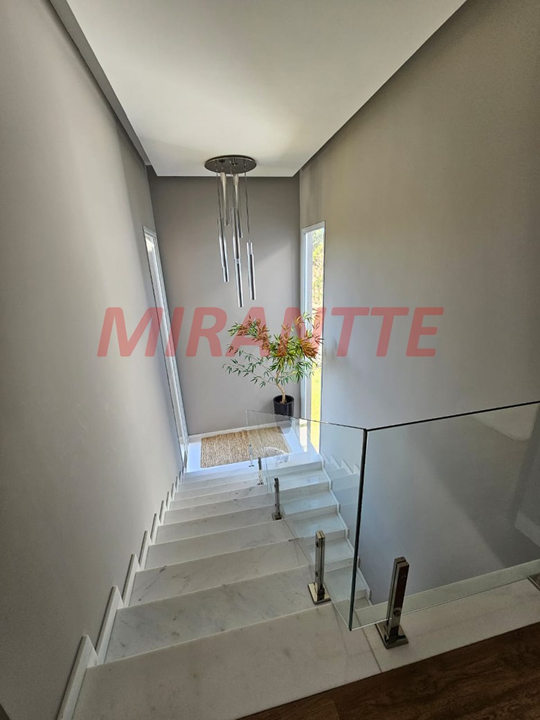 Sobrado de 350m² com 4 quartos em Serra da Cantareira
