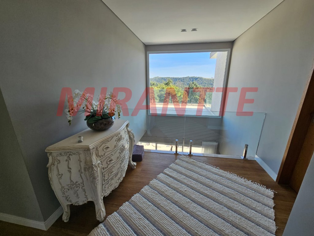 Sobrado de 350m² com 4 quartos em Serra da Cantareira