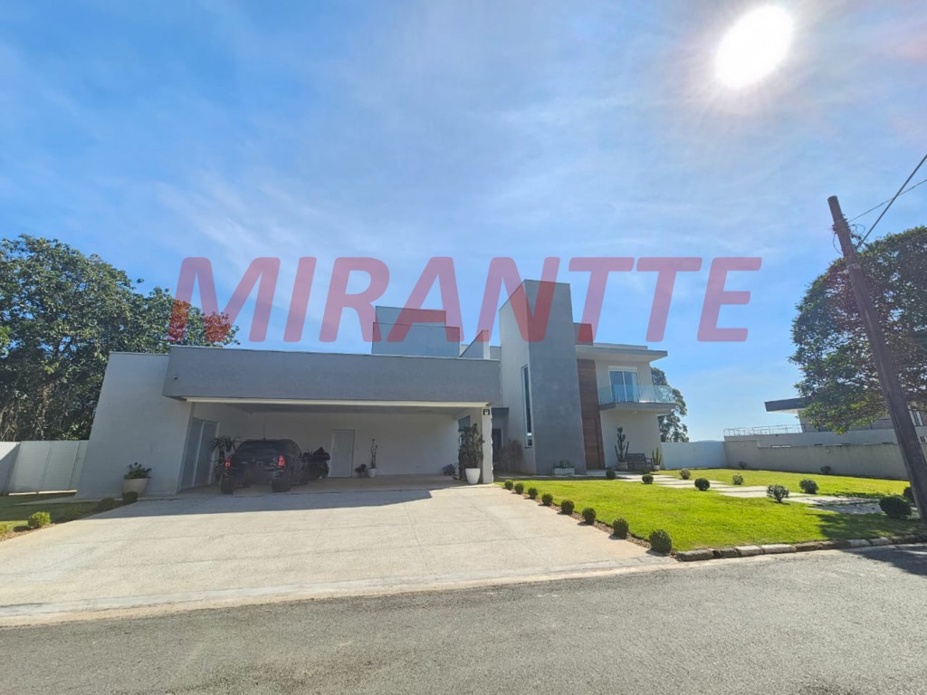 Sobrado de 350m² com 4 quartos em Serra da Cantareira