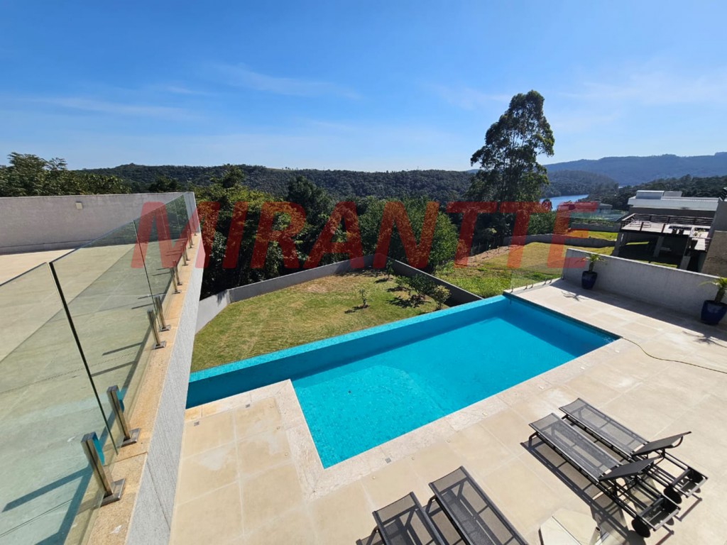 Sobrado de 350m² com 4 quartos em Serra da Cantareira