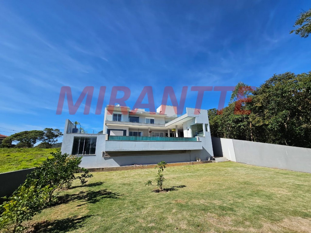 Sobrado de 350m² com 4 quartos em Serra da Cantareira