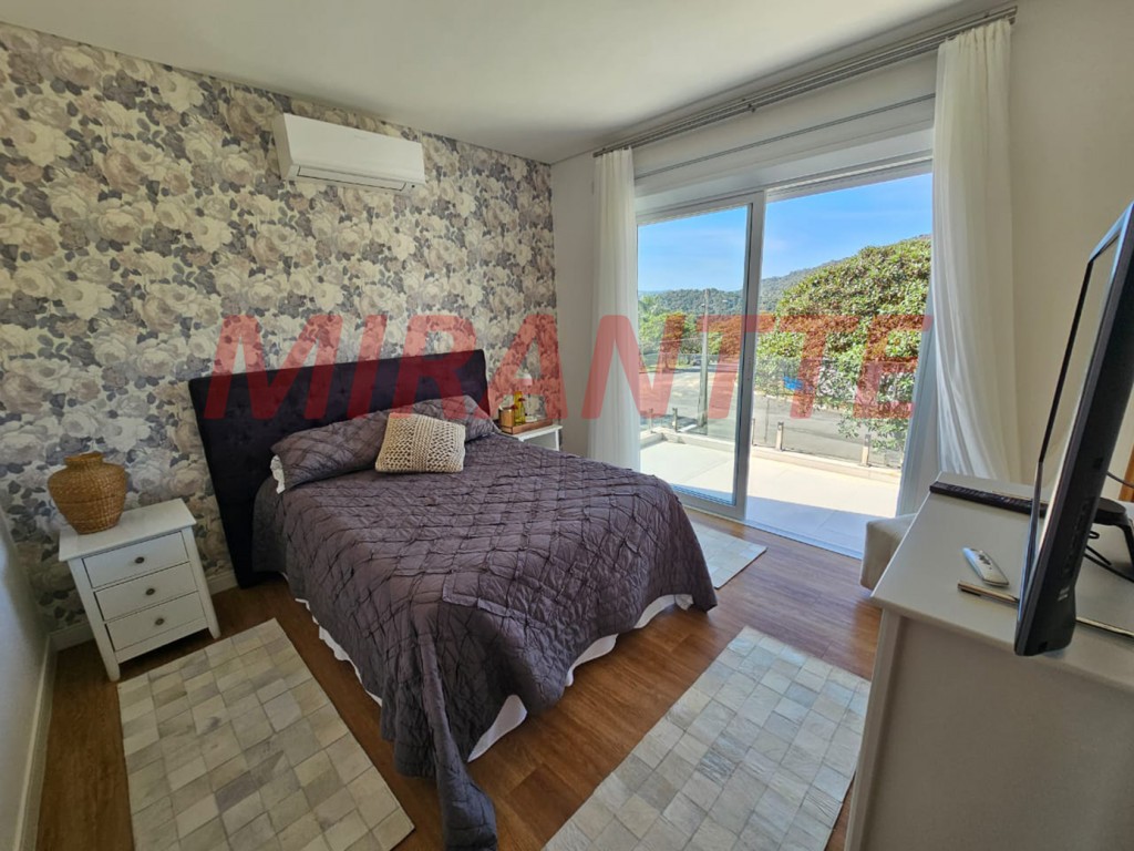 Sobrado de 350m² com 4 quartos em Serra da Cantareira