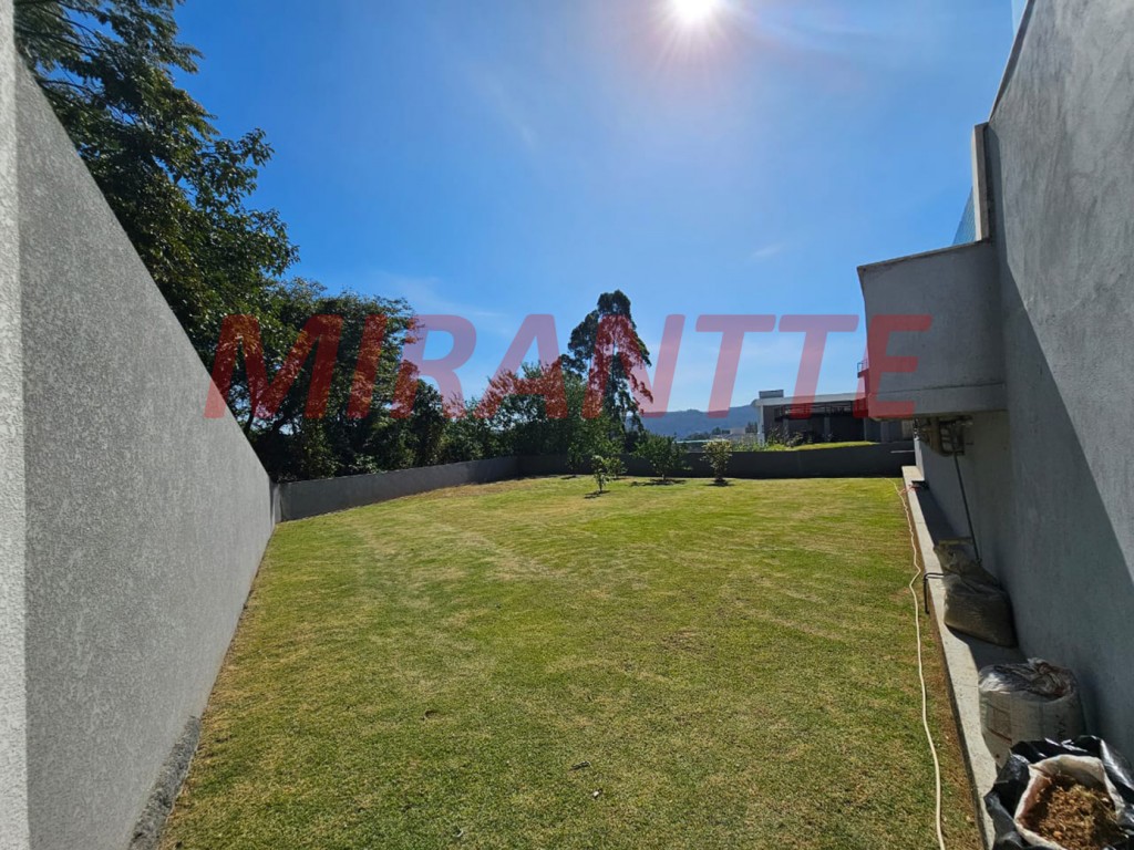 Sobrado de 350m² com 4 quartos em Serra da Cantareira