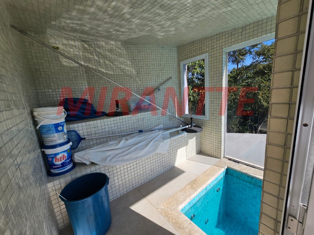 Sobrado de 350m² com 4 quartos em Serra da Cantareira