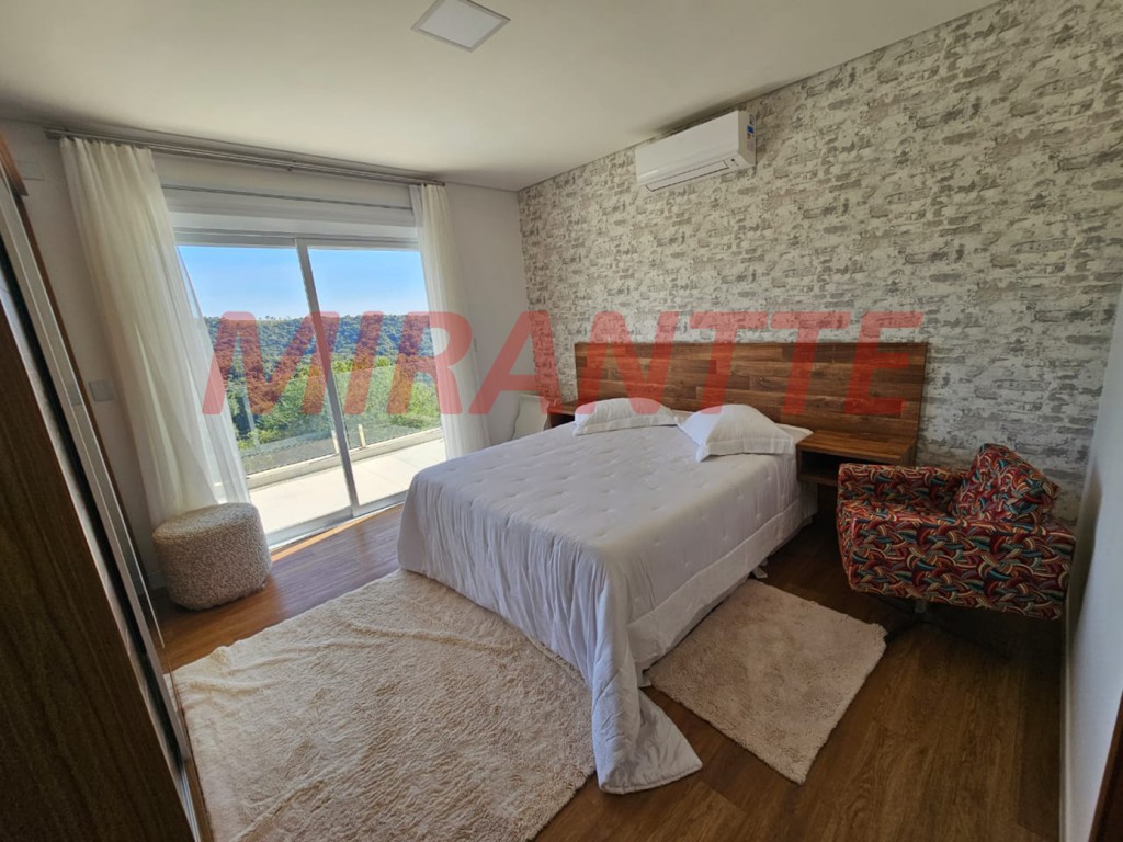 Sobrado de 350m² com 4 quartos em Serra da Cantareira