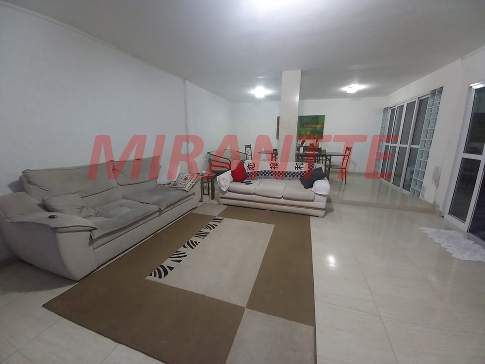 Casa terrea de 240m² com 4 quartos em Vila Aurora