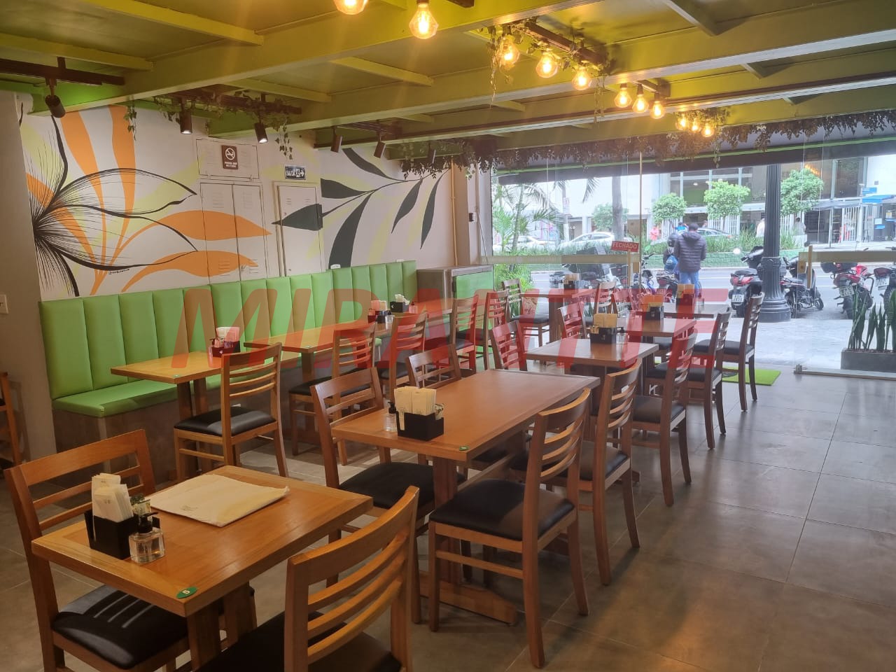 Comercial de 242m² em República