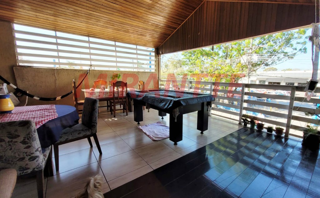 Sobrado de 250m² com 3 quartos em Jardim Santa Francisca