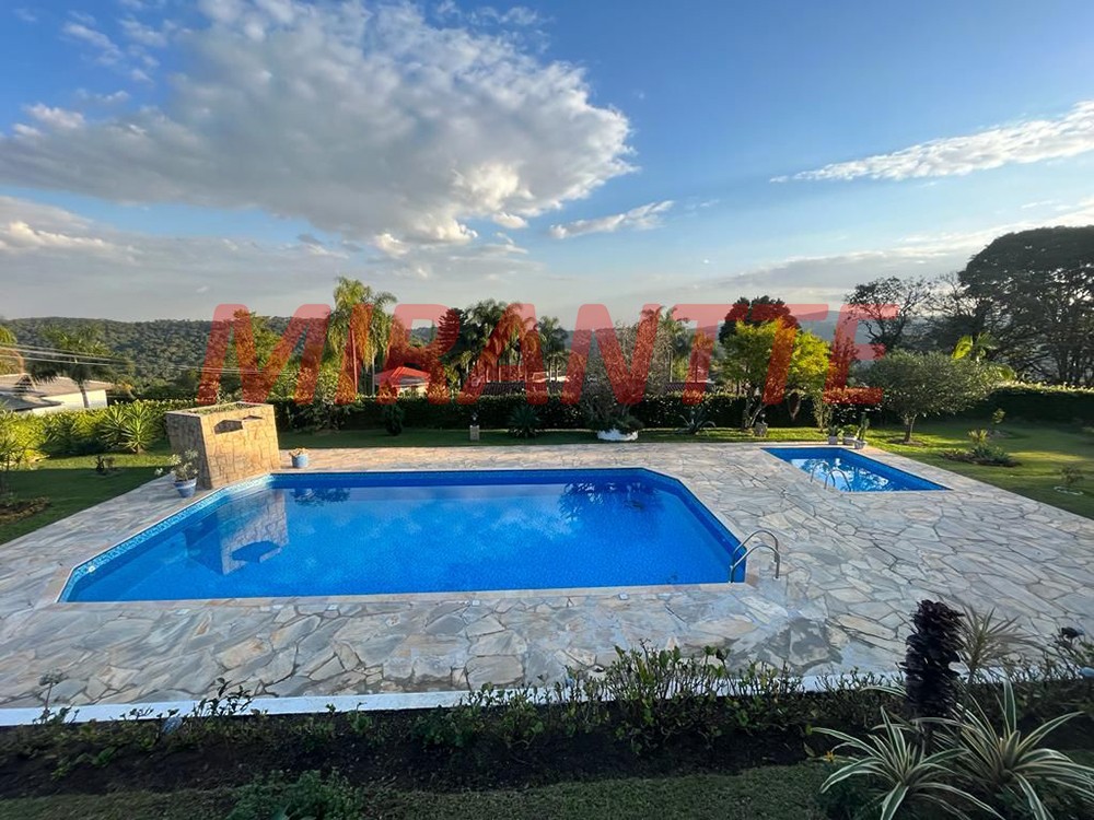 Sobrado de 229m² com 3 quartos em Serra Da Cantareira