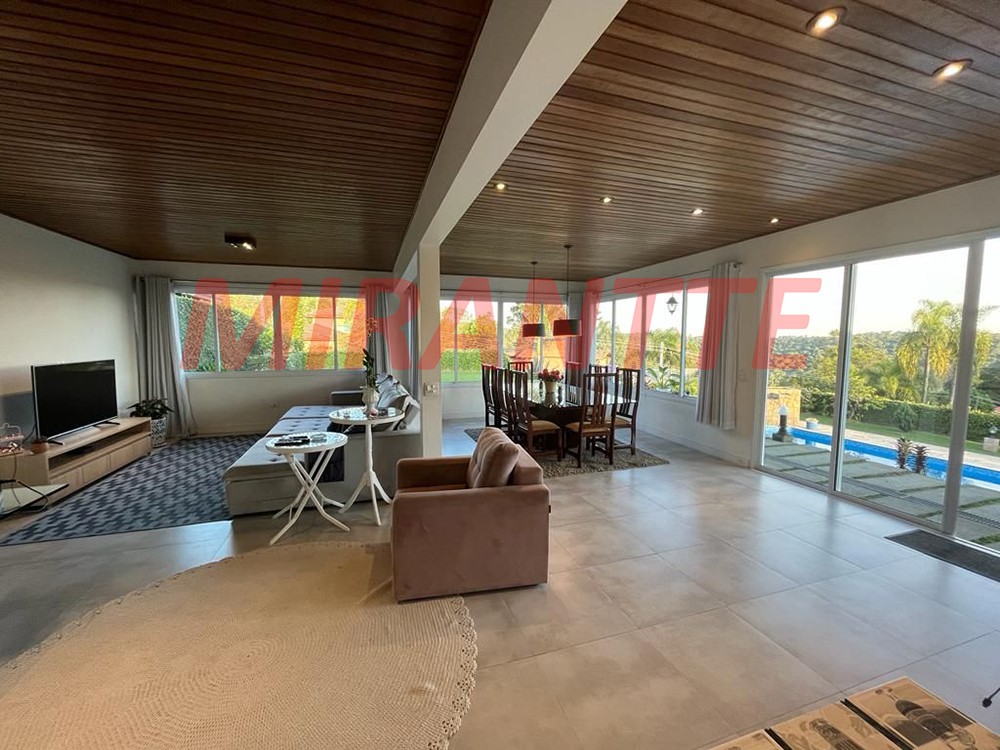 Sobrado de 229m² com 3 quartos em Serra Da Cantareira