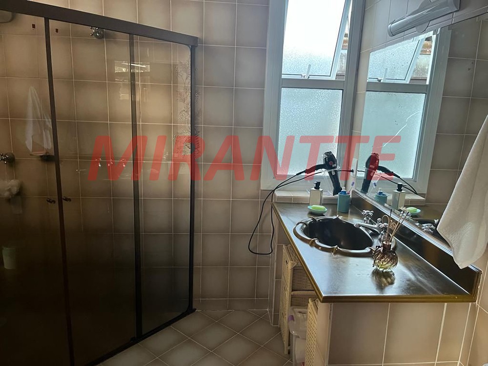 Sobrado de 229m² com 3 quartos em Serra Da Cantareira
